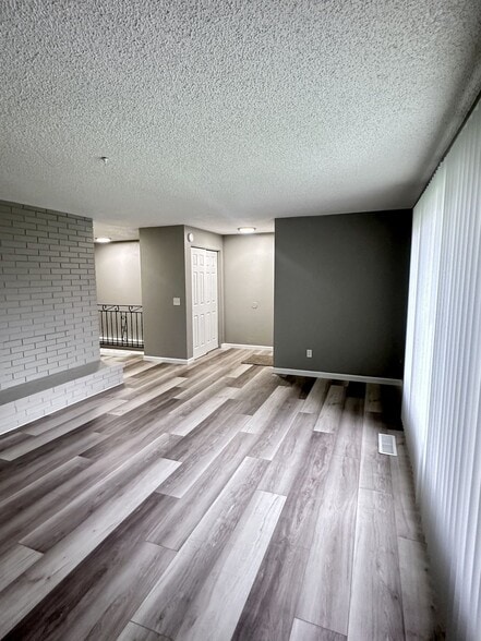 Building Photo - 1707 W 6th Ave