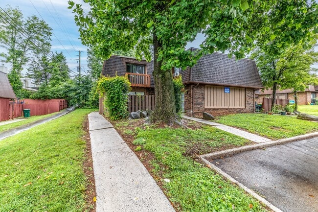 Building Photo - 9124 Woodpark Ln NW