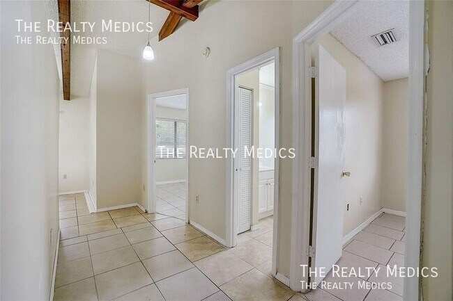 Building Photo - 1886 Elkcam Blvd