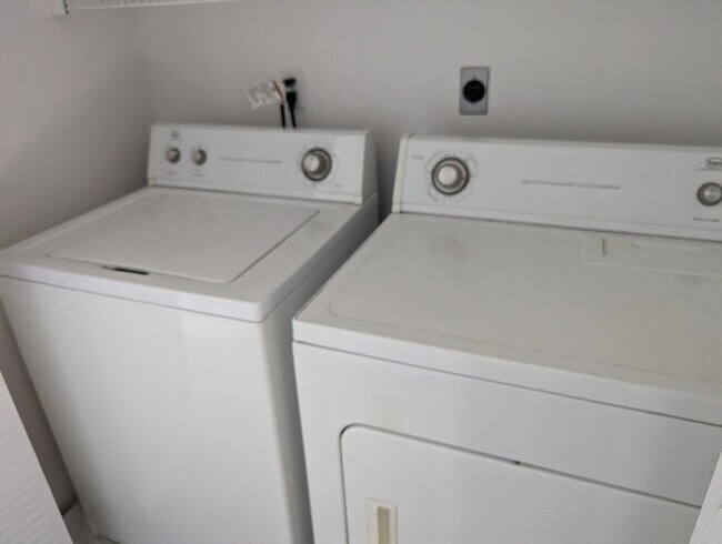 Building Photo - A Fabulous 2-Bedroom, 2-Bathroom Upstairs Unit in NW Las Vegas