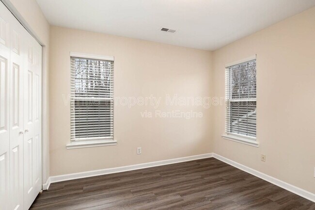 Building Photo - 17304 Commons Crossing Dr