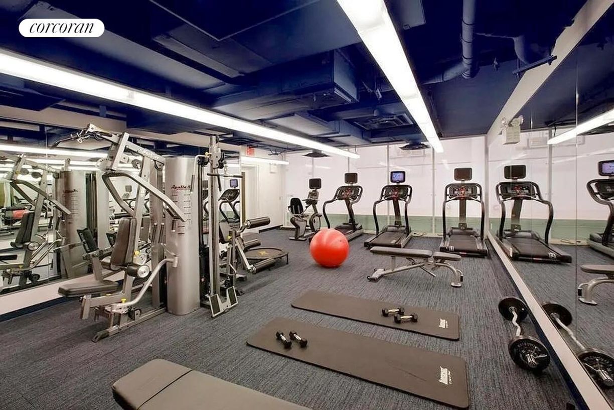 Building Photo - 306 Gold St