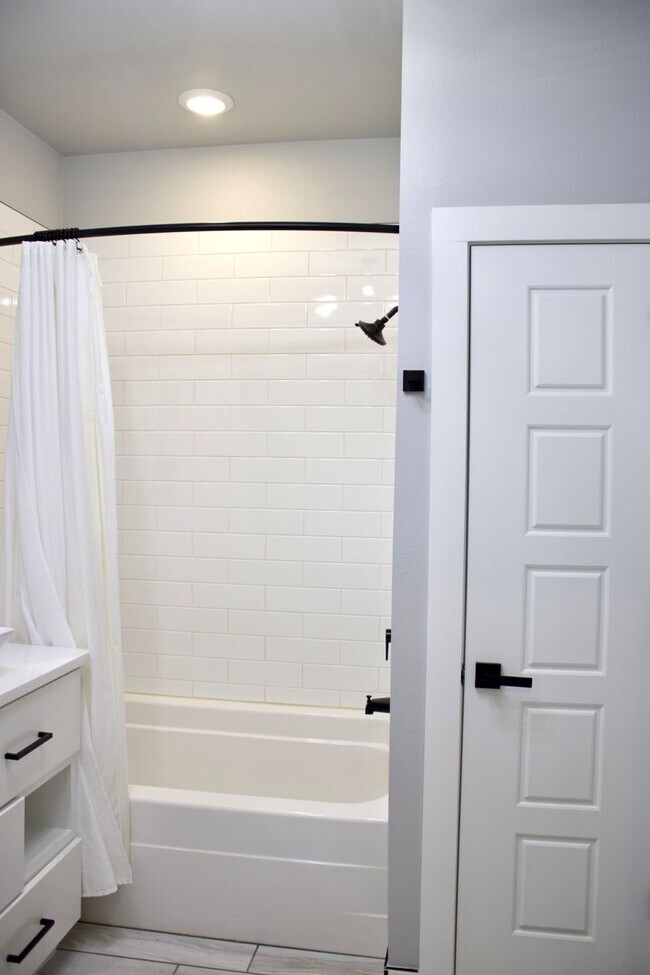 Building Photo - Modern 1-Bedroom Oasis in Bentonville with...
