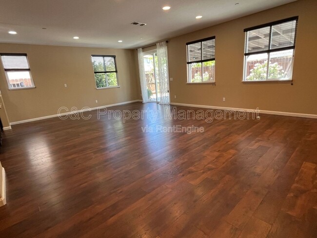 Building Photo - 440 Red Lion Way