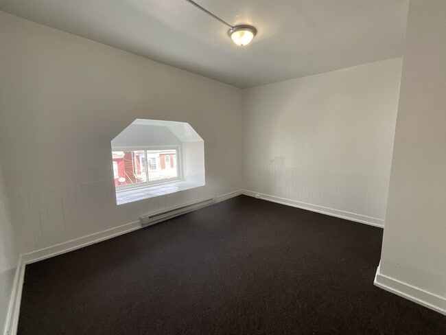 Building Photo - 330 Smyser St