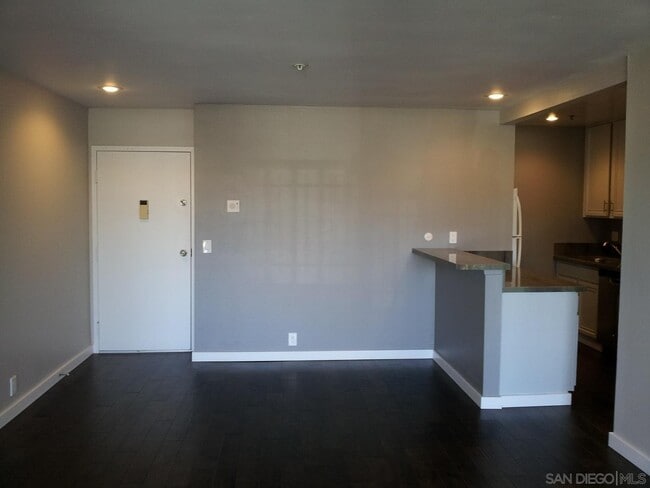 Building Photo - 727 Sapphire St