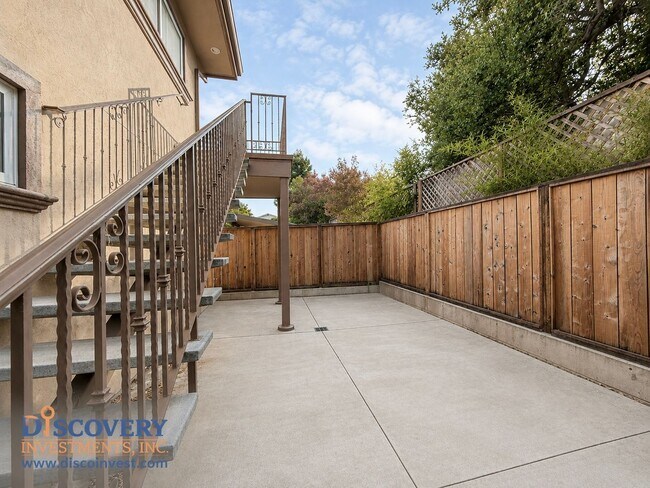 Building Photo - 3939 Midvale Ave