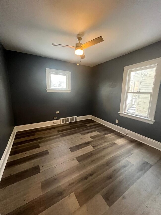 Building Photo - 9913 Mt Auburn Ave