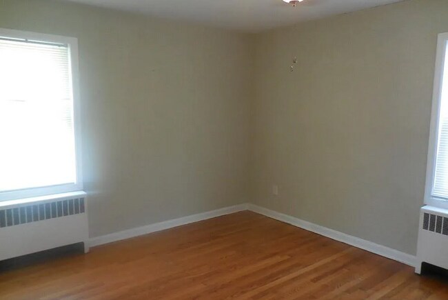 Building Photo - 20 Bauer Ln