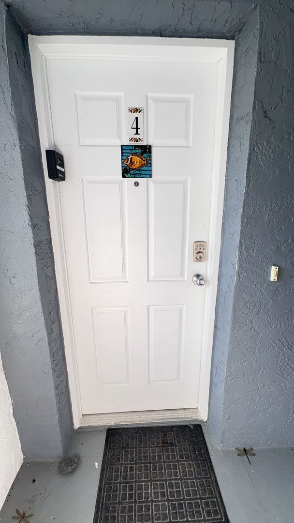 Building Photo - Fully Furnished Two Bedroom Long Term Beach Apartment for Rent