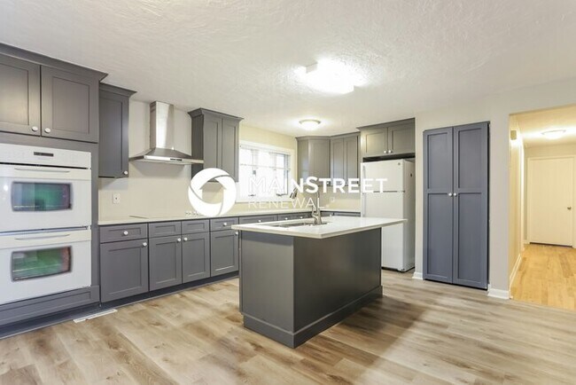 Building Photo - 4 Bedroom Pet-Friendly Home in AURORA, CO with Main Street Renewal