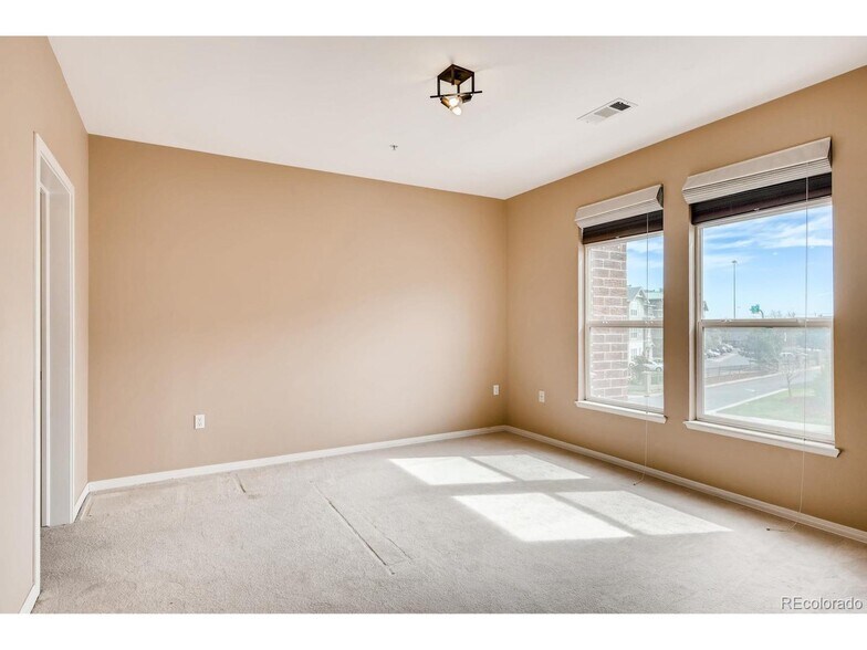 Building Photo - 10176 Park Meadows Dr