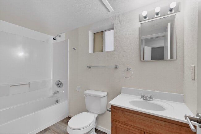 Building Photo - 3 bedroom 2 bath home in East El Paso!