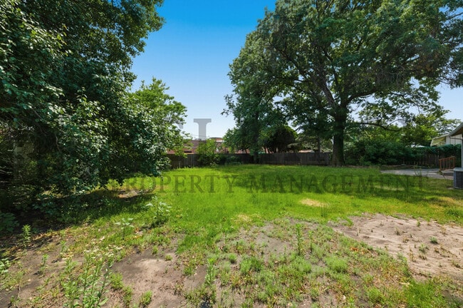 Building Photo - 6517 E Elm St