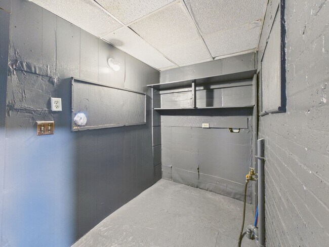 Building Photo - 1527 Naudain St