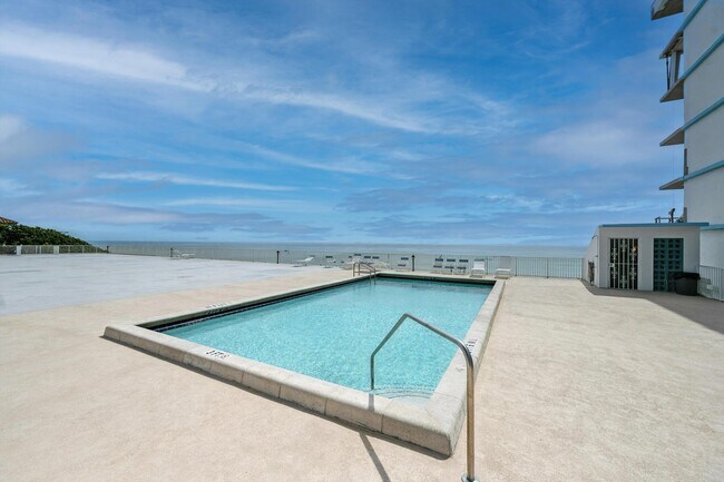 Building Photo - 900 Ocean Dr
