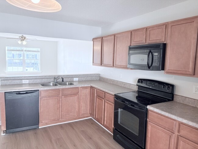 Building Photo - 1007 Banister Loop