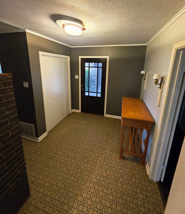 Building Photo - 534 Beechwood Dr