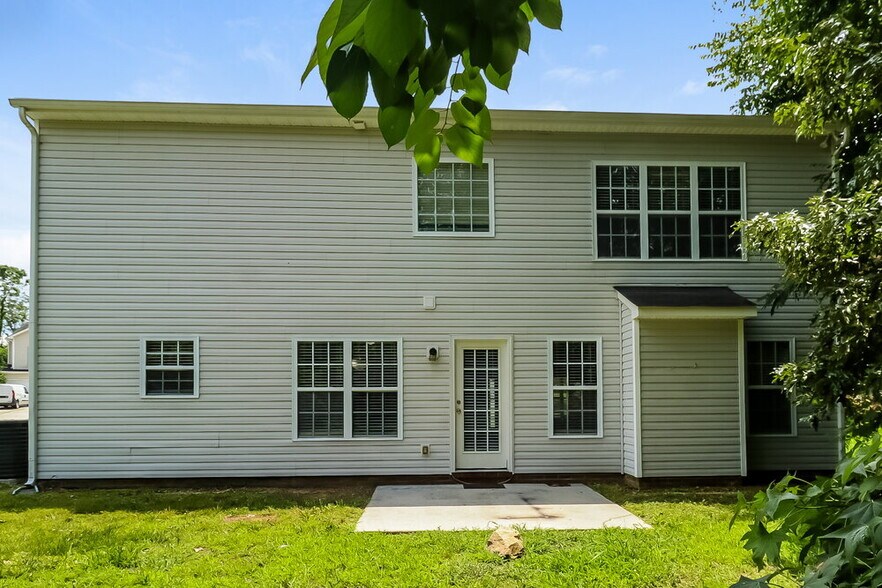 Building Photo - 1215 Ben Livingston Rd