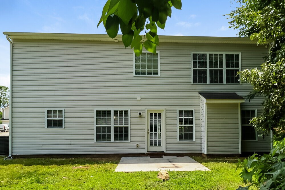 Building Photo - 1215 Ben Livingston Rd