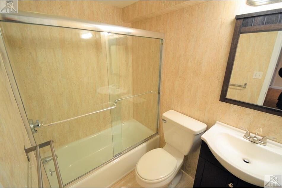 Building Photo - 73 Thatcher St