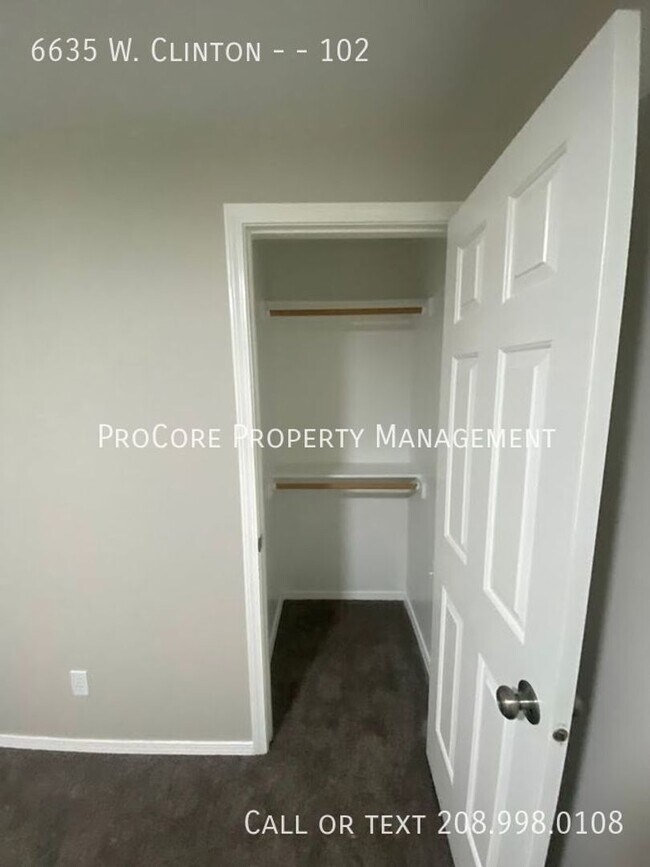 Building Photo - 6635 W Clinton Ln