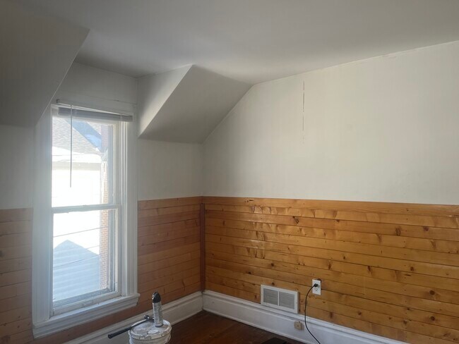 Building Photo - 815 Henry Ave SE