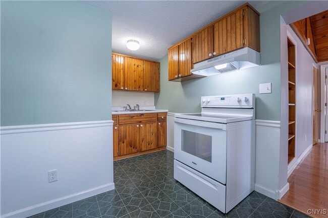 Building Photo - 102 N Helmer Ave