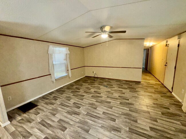 Building Photo - 641 Bayou Dr