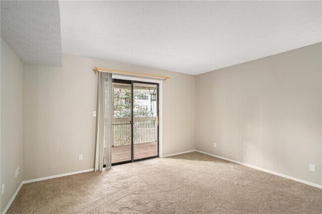 Building Photo - 1115 Summit N Dr NE