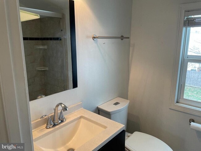 Building Photo - 5617 7th Pl S