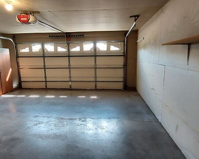 Building Photo - Nice 2 Bedroom 2 Bathroom Townhome in Some...
