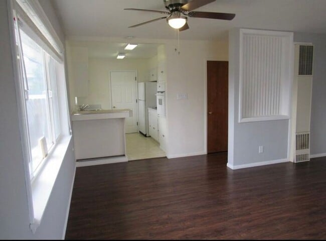 Building Photo - 1124 G St