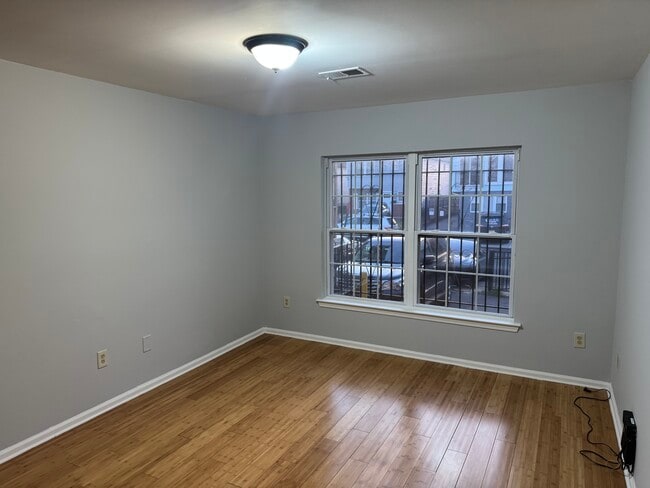 Building Photo - 742 S 15th St