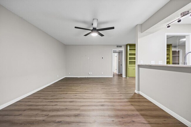 Building Photo - 1240 Barton Hills Dr