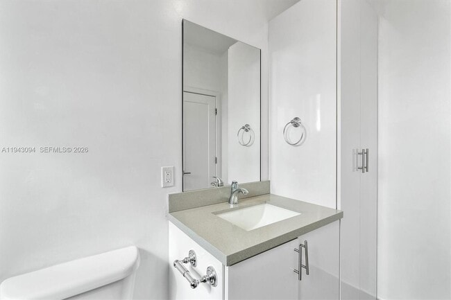 Building Photo - 444 E 16th St