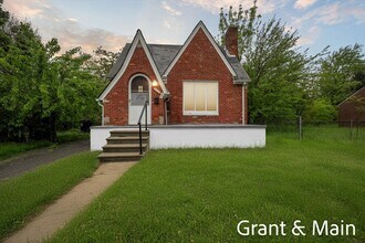 Building Photo - $1250 3 bedroom bungalow