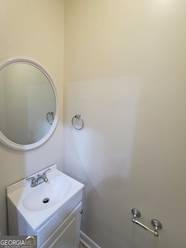 Building Photo - 421 Willow Ave