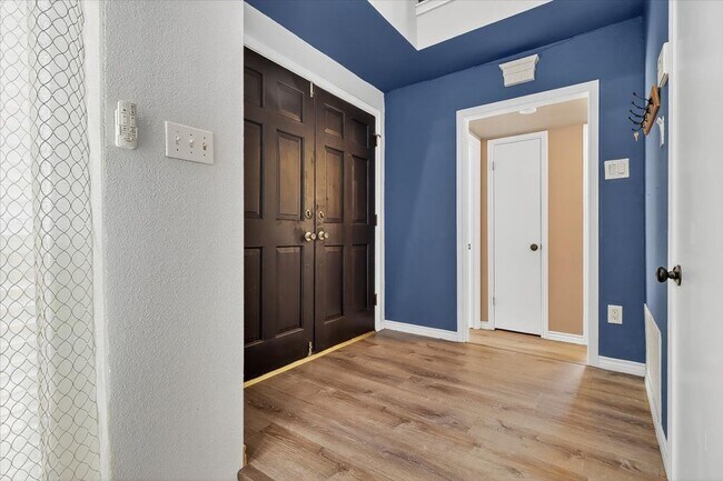 Building Photo - 5410 Fox Run Dr