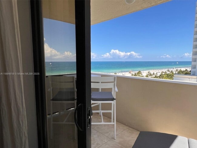 Building Photo - 1623 Collins Ave
