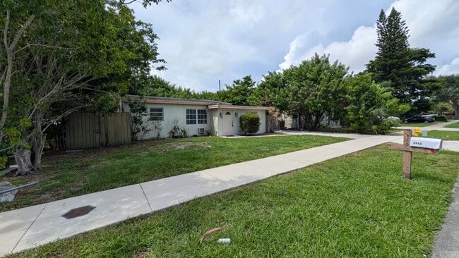 Building Photo - 1448 NE 27th Ct
