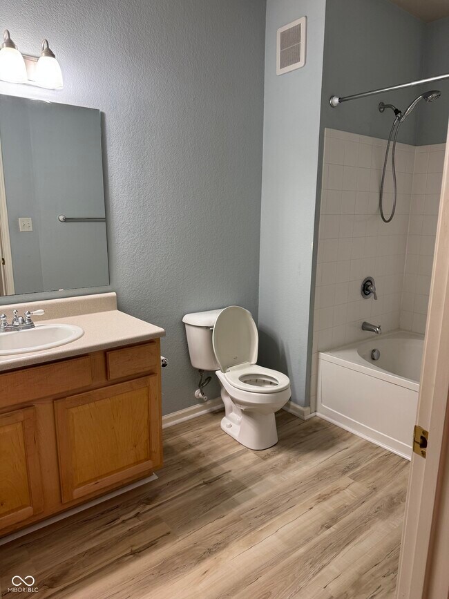 Building Photo - 12926 University Crescent