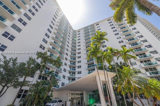 Building Photo - 3001 S Ocean Dr