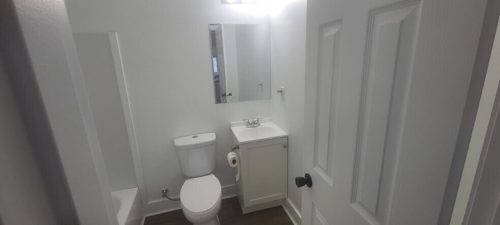 Building Photo - 143 W 1st St