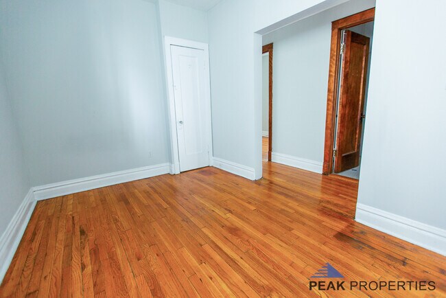 Building Photo - 1104 N Oakley Blvd