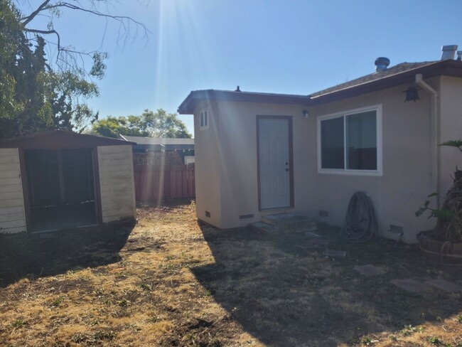 Building Photo - Single Family Home