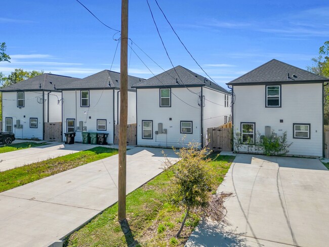 Building Photo - 8124 Sterlingshire St
