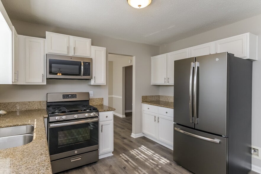 Building Photo - 2208 Glen Briar Way