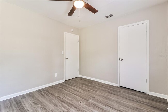 Building Photo - 6806 Lyman Ave