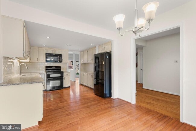 Building Photo - 11 Treaty Dr